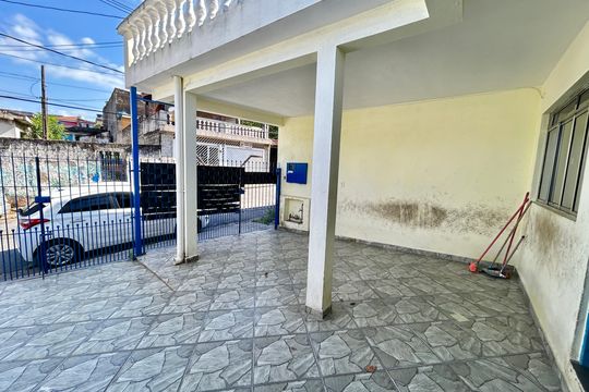 Garagem de casa à venda com 4 quartos, 239m² em Jardim Dourado, Guarulhos