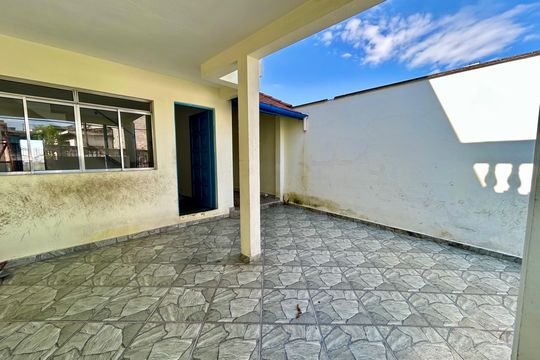 Garagem de casa à venda com 4 quartos, 239m² em Jardim Dourado, Guarulhos