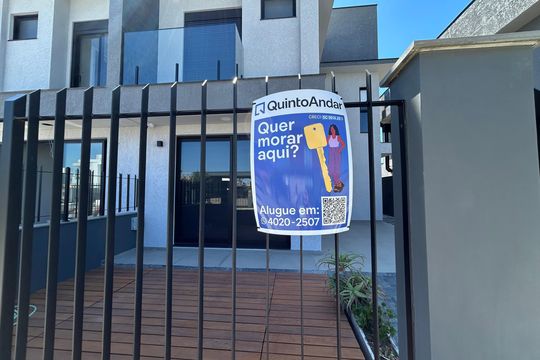 Placa  de casa para alugar com 3 quartos, 210m² em Campeche, Florianópolis