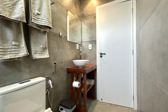 Banheiro suite 1 de casa para alugar com 3 quartos, 210m² em Campeche, Florianópolis