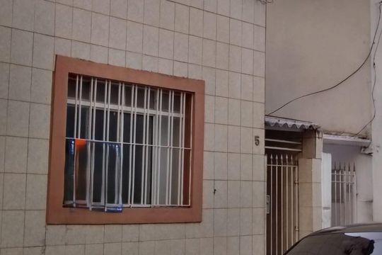 Fachada de casa à venda com 2 quartos, 100m² em Barra Funda, São Paulo