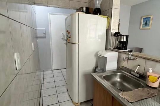 Cozinha de apartamento para alugar com 1 quarto, 45m² em Jardim Sao Miguel, Guarujá