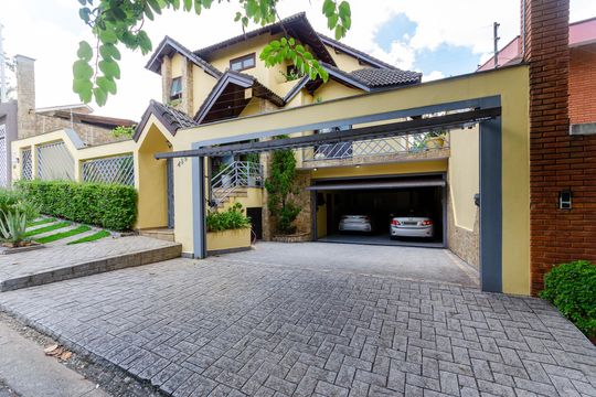Fachada de casa para alugar com 5 quartos, 500m² em City América, São Paulo