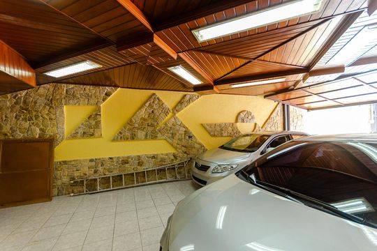 Garagem de casa para alugar com 5 quartos, 500m² em City América, São Paulo