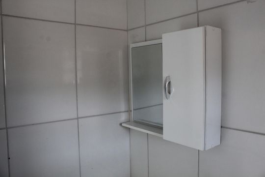 Banheiro de kitnet/studio para alugar com 1 quarto, 30m² em Parque Mirante da Mata, Cotia