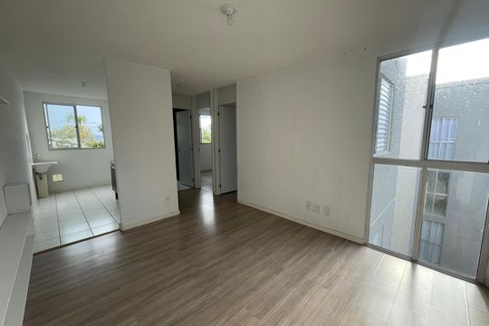 Sala de apartamento para alugar com 2 quartos, 48m² em Roselândia, Cotia