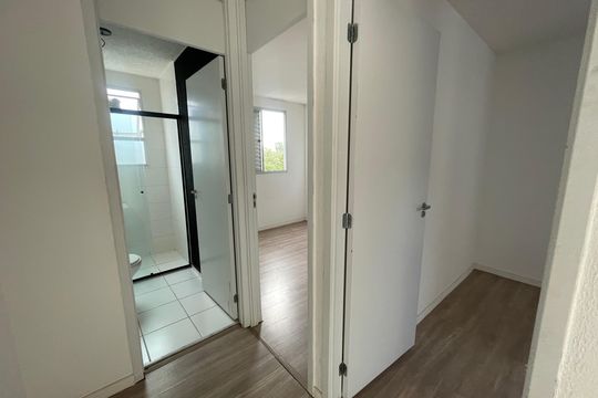 Banheiro de apartamento para alugar com 2 quartos, 48m² em Roselândia, Cotia