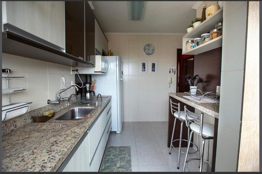 Cozinha de apartamento à venda com 2 quartos, 80m² em Higienópolis, Porto Alegre
