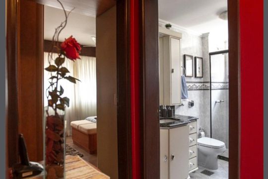 Corredor de apartamento à venda com 2 quartos, 80m² em Higienópolis, Porto Alegre