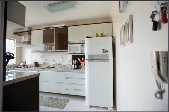 Cozinha de apartamento à venda com 2 quartos, 80m² em Higienópolis, Porto Alegre