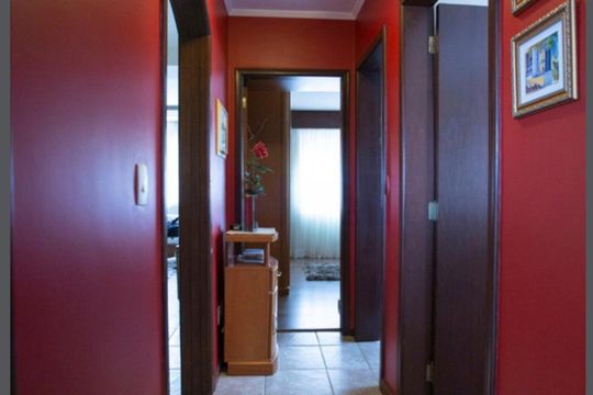 Corredor de apartamento à venda com 2 quartos, 80m² em Higienópolis, Porto Alegre