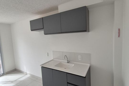Cozinha de apartamento à venda com 1 quarto, 27m² em Jardim Itacolomi, São Paulo