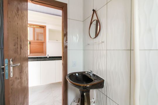Banheiro de kitnet/studio para alugar com 1 quarto, 20m² em Mathias Velho, Canoas