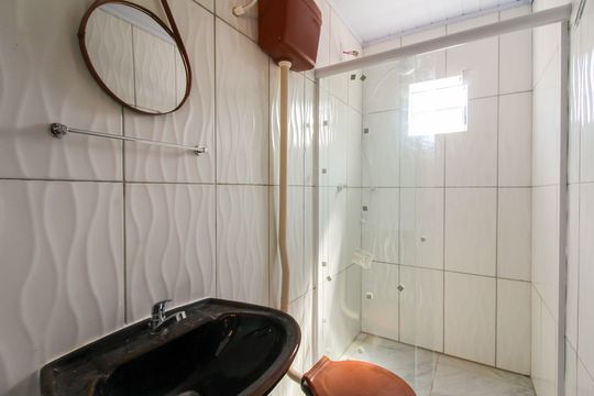 Banheiro de kitnet/studio para alugar com 1 quarto, 20m² em Mathias Velho, Canoas