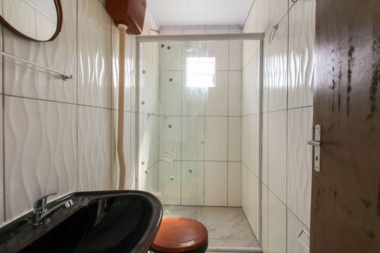 Banheiro de kitnet/studio para alugar com 1 quarto, 20m² em Mathias Velho, Canoas