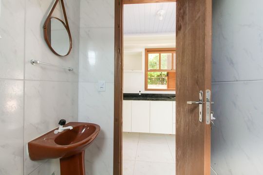 Banheiro de kitnet/studio para alugar com 1 quarto, 20m² em Mathias Velho, Canoas