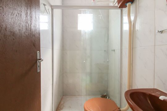 Banheiro de kitnet/studio para alugar com 1 quarto, 20m² em Mathias Velho, Canoas