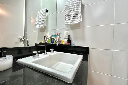 Banheiro de kitnet/studio à venda com 1 quarto, 50m² em Vila Clementino, São Paulo