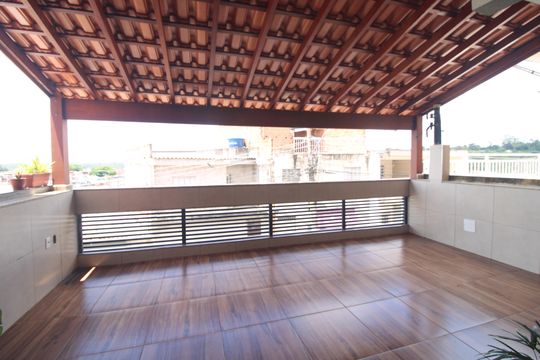 Varanda de casa à venda com 3 quartos, 250m² em Jardim Varginha, São Paulo