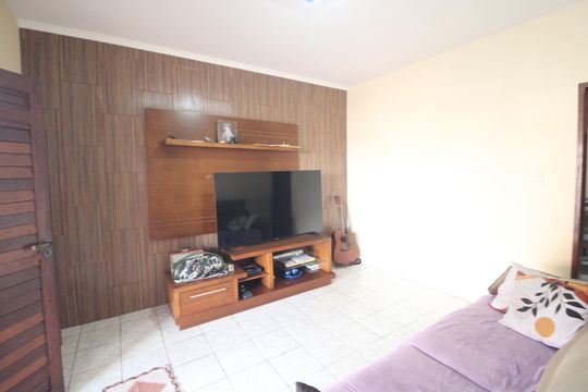 Sala de casa à venda com 3 quartos, 250m² em Jardim Varginha, São Paulo