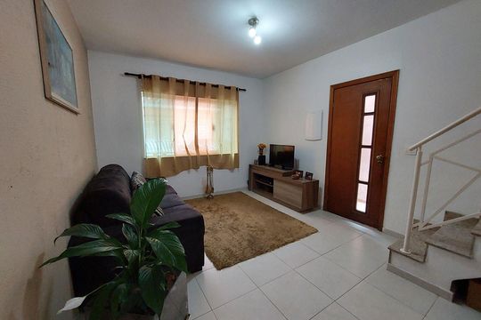 Casa à venda com 4 quartos, 215m² em Jardim Patente Novo, São Paulo