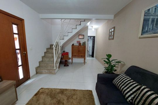 Casa à venda com 4 quartos, 215m² em Jardim Patente Novo, São Paulo