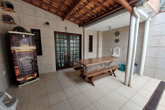 Casa à venda com 4 quartos, 215m² em Jardim Patente Novo, São Paulo
