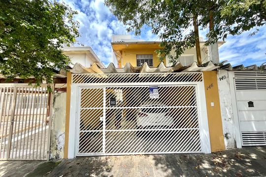 Fachada de casa à venda com 3 quartos, 160m² em Vila Alexandria, São Paulo