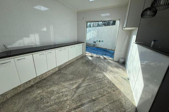 Casa para alugar com 2 quartos, 350m² em Jardim Textil, São Paulo