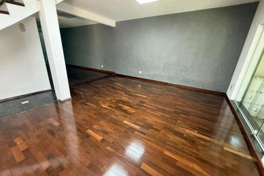 Casa para alugar com 2 quartos, 350m² em Jardim Textil, São Paulo