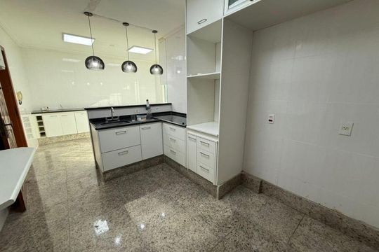Casa para alugar com 2 quartos, 350m² em Jardim Textil, São Paulo