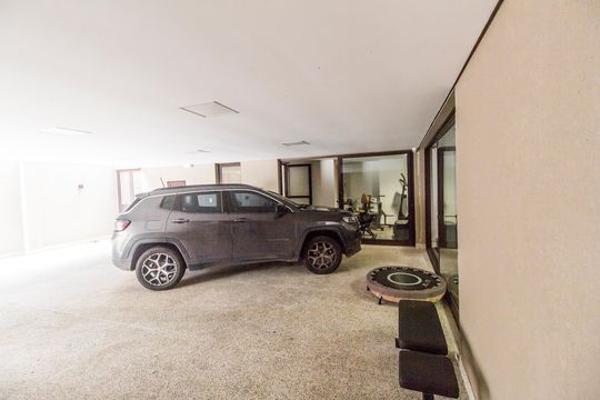 Garagem de casa de condomínio à venda com 5 quartos, 640m² em Colinas da Anhanguera, Santana de Parnaíba