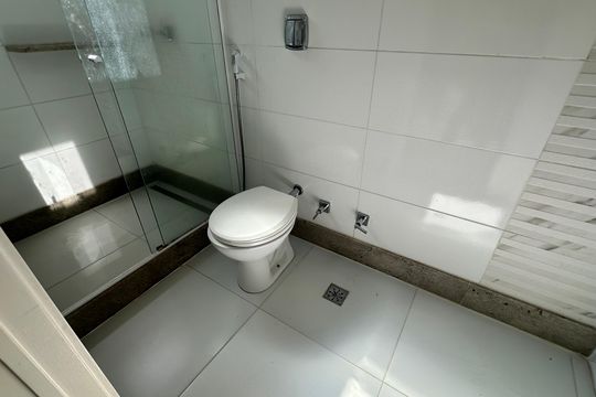 Banheiro do Quarto 4 de casa à venda com 7 quartos, 614m² em Recreio dos Bandeirantes, Rio de Janeiro