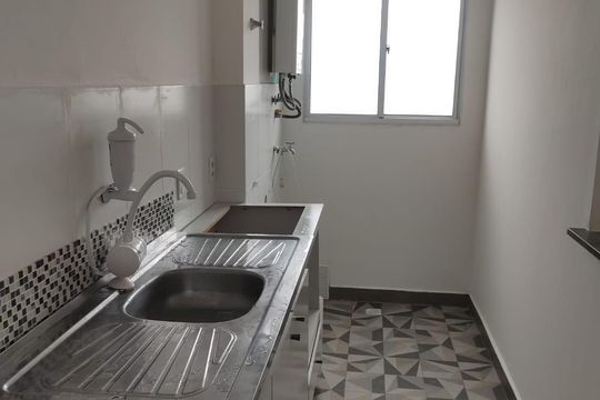 Cozinha de apartamento à venda com 2 quartos, 45m² em Partenon, Porto Alegre