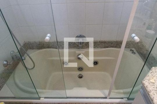 Banheiro de apartamento à venda com 3 quartos, 160m² em Perdizes, São Paulo