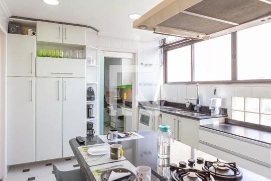 Cozinha de apartamento à venda com 3 quartos, 160m² em Perdizes, São Paulo