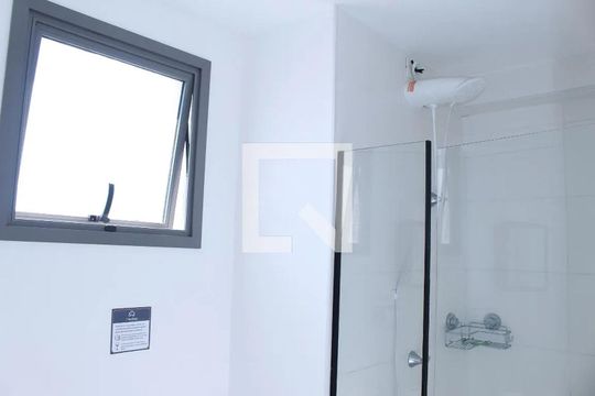 Banheiro social de apartamento para alugar com 1 quarto, 25m² em Consolação, São Paulo