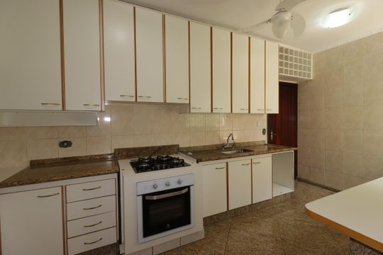Cozinha de casa à venda com 3 quartos, 400m² em Santa Maria, Santo André