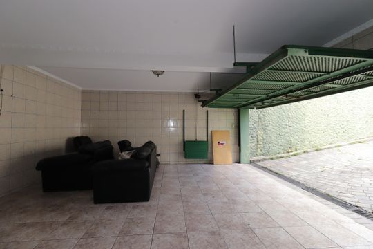 Garagem de casa à venda com 3 quartos, 400m² em Santa Maria, Santo André