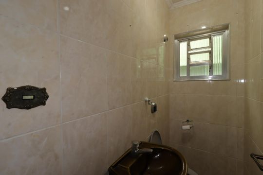 Lavabo da Academia de casa à venda com 3 quartos, 400m² em Santa Maria, Santo André