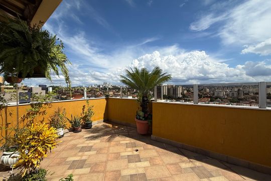 Apartamento à venda com 3 quartos, 176m² em Itamarati, Belo Horizonte