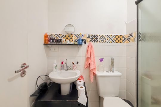 Banheiro de apartamento à venda com 1 quarto, 39m² em Cambuci, São Paulo