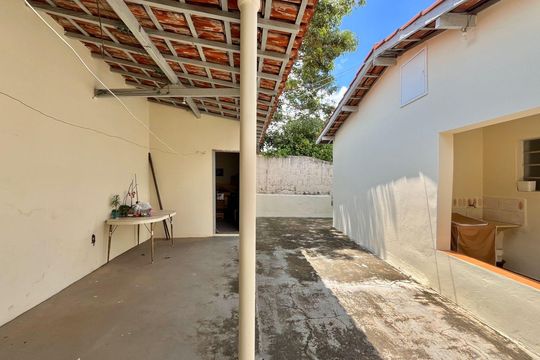 Quintal de casa à venda com 3 quartos, 141m² em Jardim Miranda, Campinas