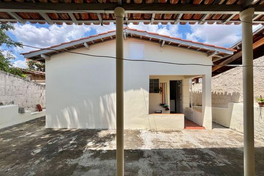Quintal de casa à venda com 3 quartos, 141m² em Jardim Miranda, Campinas