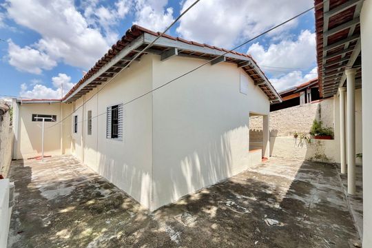Quintal de casa à venda com 3 quartos, 141m² em Jardim Miranda, Campinas