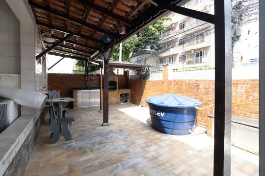 Quintal de casa para alugar com 3 quartos, 160m² em Vila Valqueire, Rio de Janeiro