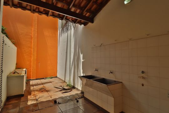 Área de Serviço de casa para alugar com 4 quartos, 424m² em Morada da Colina, Uberlândia