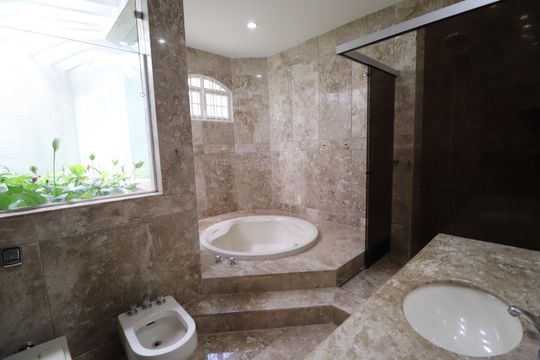 Banheiro do Quarto 3 de casa para alugar com 4 quartos, 424m² em Morada da Colina, Uberlândia