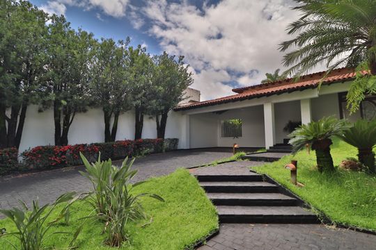Casa para alugar com 4 quartos, 424m² em Morada da Colina, Uberlândia