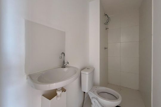 Banheiro de apartamento à venda com 2 quartos, 28m² em Vila das Belezas, São Paulo